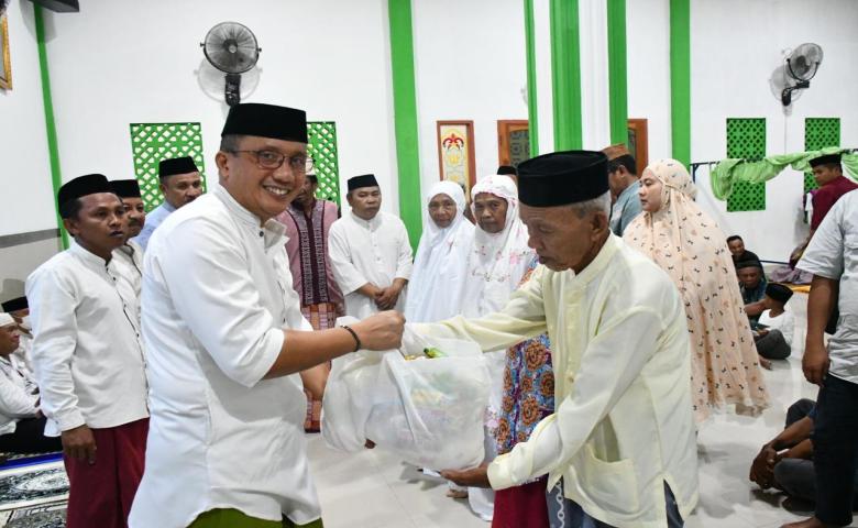 Tim II Safari Ramadhan Pemkab Boalemo Gelar Bukber dan Bagikan Paket Sembako